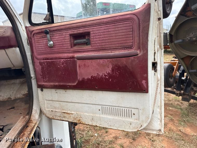 image for item FC4470 1980 Chevrolet C70 truck cab and chassis