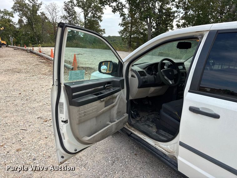 image for item FG0742 2009 Dodge Grand Caravan van
