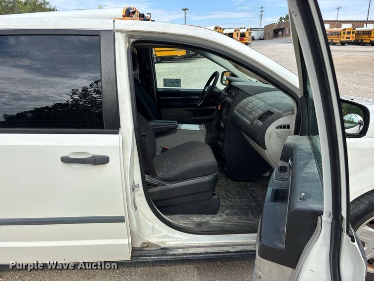image for item FG0742 2009 Dodge Grand Caravan van