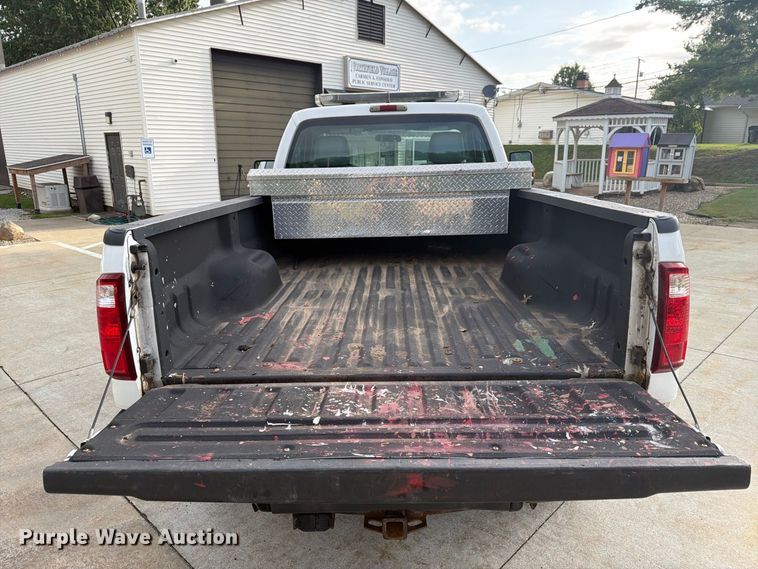 image for item FG3006 2014 Ford F350 Super Duty pickup truck