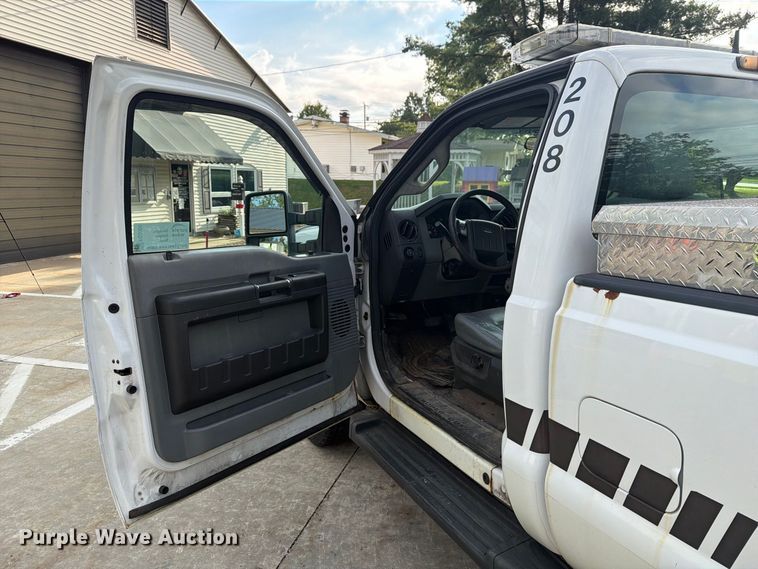 image for item FG3006 2014 Ford F350 Super Duty pickup truck
