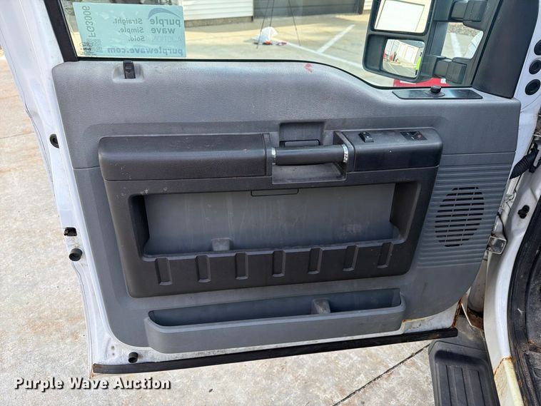 image for item FG3006 2014 Ford F350 Super Duty pickup truck