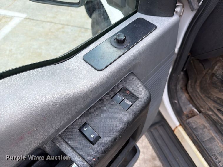 image for item FG3006 2014 Ford F350 Super Duty pickup truck