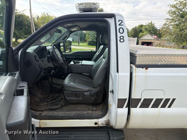 image for item FG3006 2014 Ford F350 Super Duty pickup truck