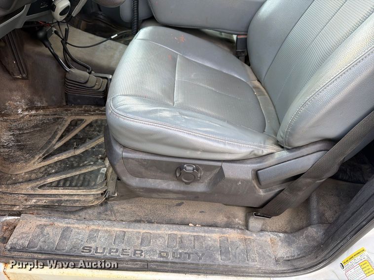 image for item FG3006 2014 Ford F350 Super Duty pickup truck