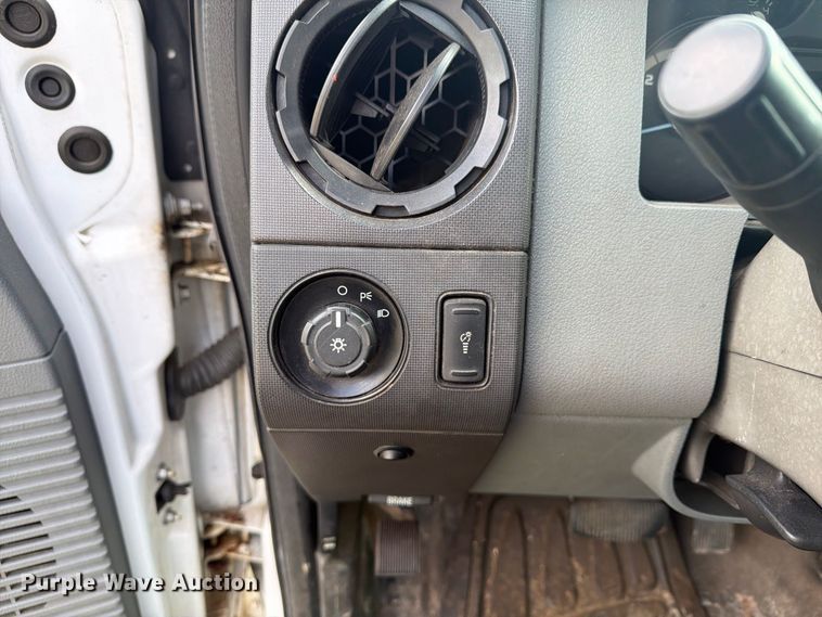 image for item FG3006 2014 Ford F350 Super Duty pickup truck