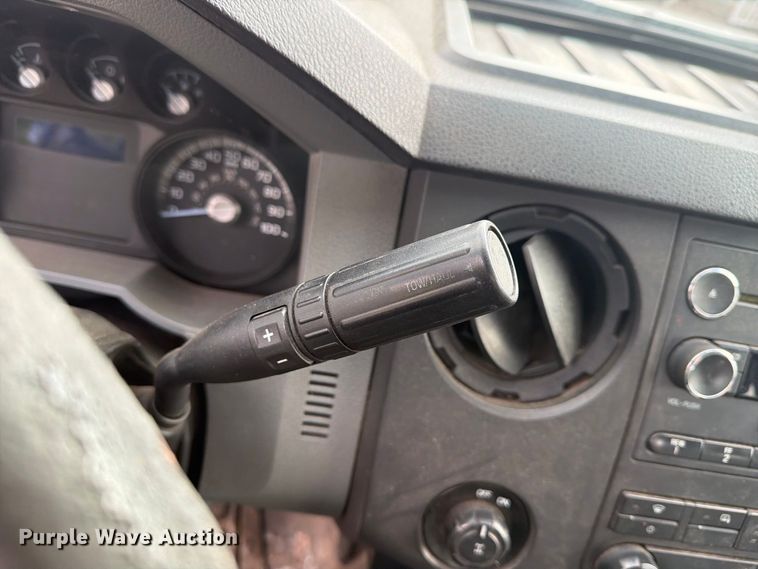 image for item FG3006 2014 Ford F350 Super Duty pickup truck