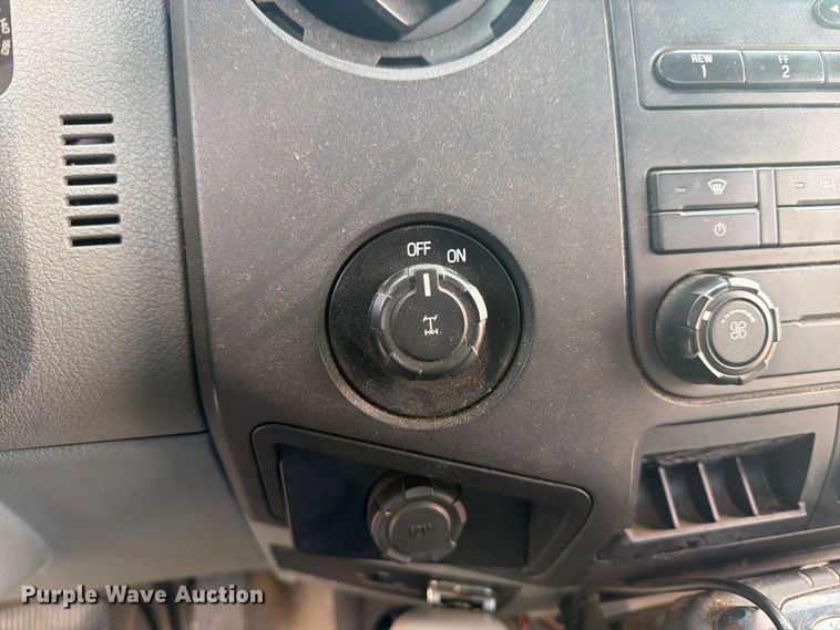 image for item FG3006 2014 Ford F350 Super Duty pickup truck