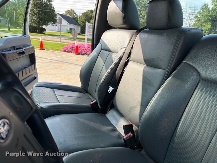 image for item FG3006 2014 Ford F350 Super Duty pickup truck