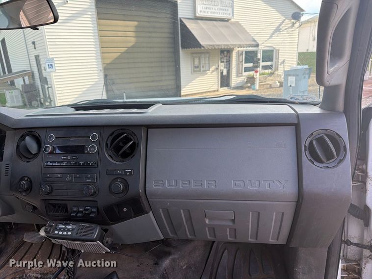 image for item FG3006 2014 Ford F350 Super Duty pickup truck