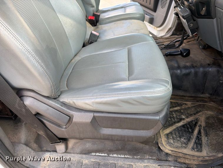 image for item FG3006 2014 Ford F350 Super Duty pickup truck