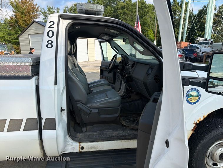 image for item FG3006 2014 Ford F350 Super Duty pickup truck