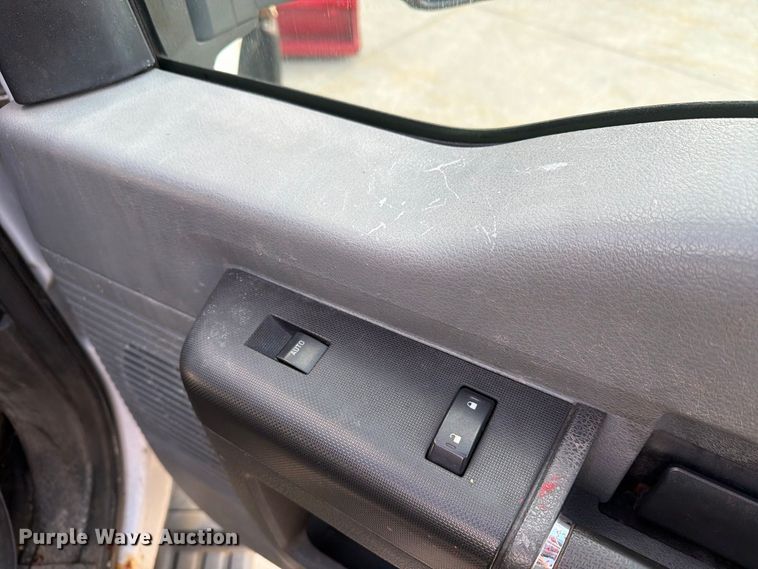 image for item FG3006 2014 Ford F350 Super Duty pickup truck