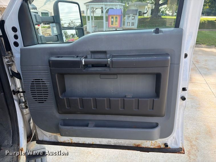 image for item FG3006 2014 Ford F350 Super Duty pickup truck