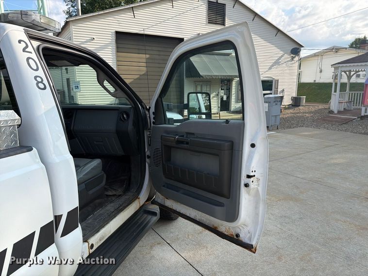 image for item FG3006 2014 Ford F350 Super Duty pickup truck