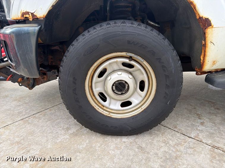 image for item FG3006 2014 Ford F350 Super Duty pickup truck