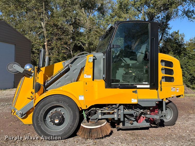 image for item FH6362 2013 Elgin Pelican street sweeper
