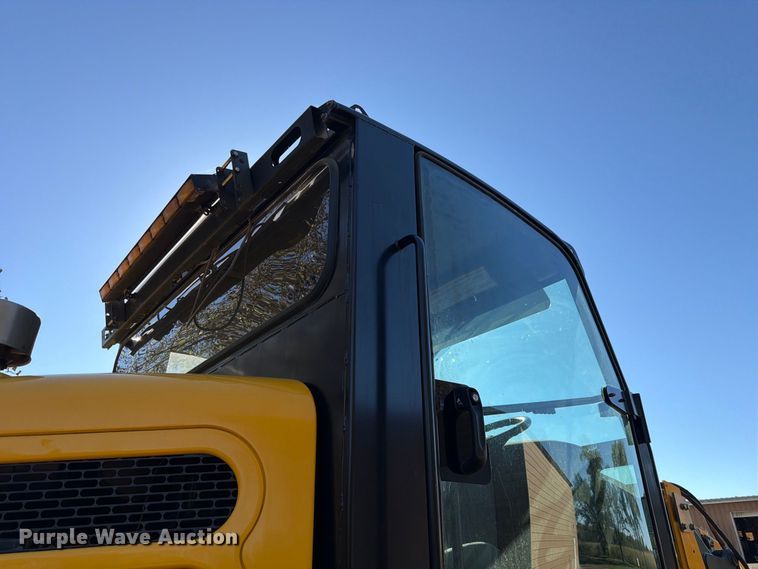 image for item FH6362 2013 Elgin Pelican street sweeper