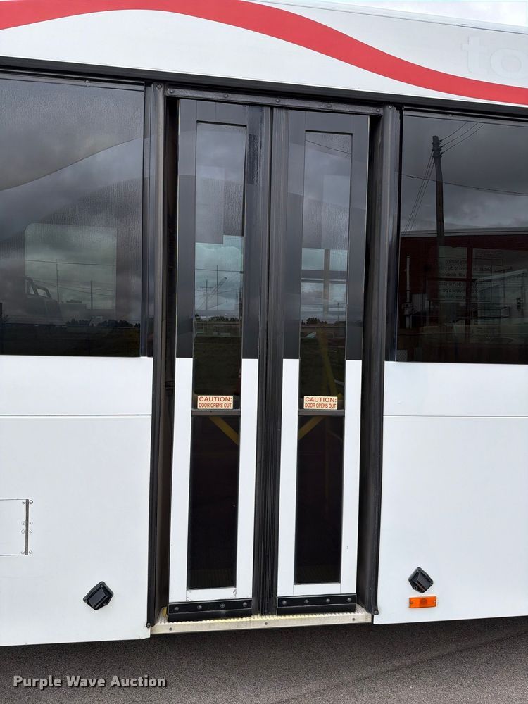 image for item FH6392 2011 Gillig G27B102N4 transit bus