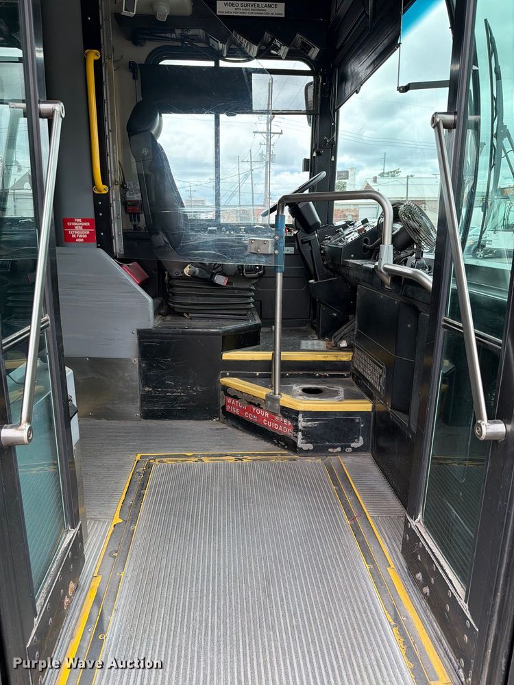 image for item FH6392 2011 Gillig G27B102N4 transit bus