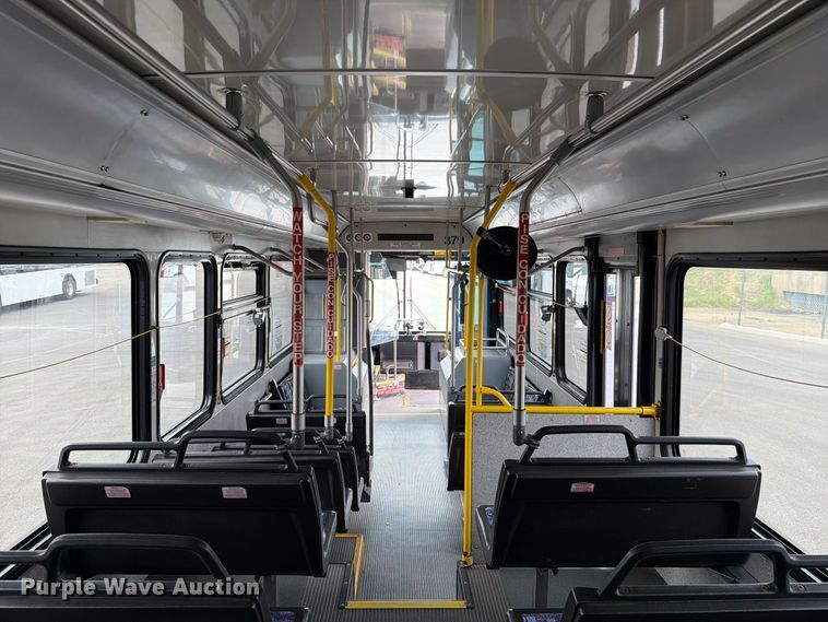 image for item FH6392 2011 Gillig G27B102N4 transit bus