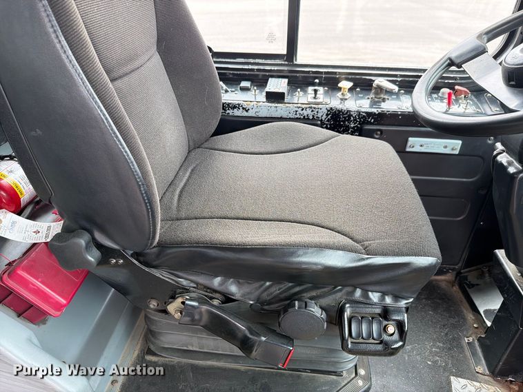 image for item FH6392 2011 Gillig G27B102N4 transit bus