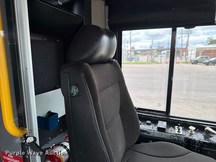 image for item FH6392 2011 Gillig G27B102N4 transit bus
