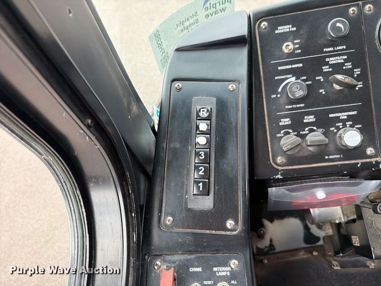 image for item FH6392 2011 Gillig G27B102N4 transit bus