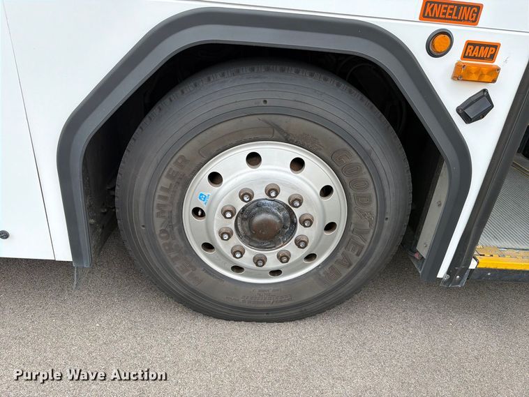 image for item FH6392 2011 Gillig G27B102N4 transit bus