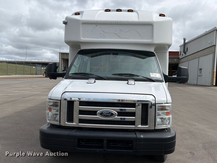 image for item FH6394 2013 Ford Glaval E450 shuttle bus