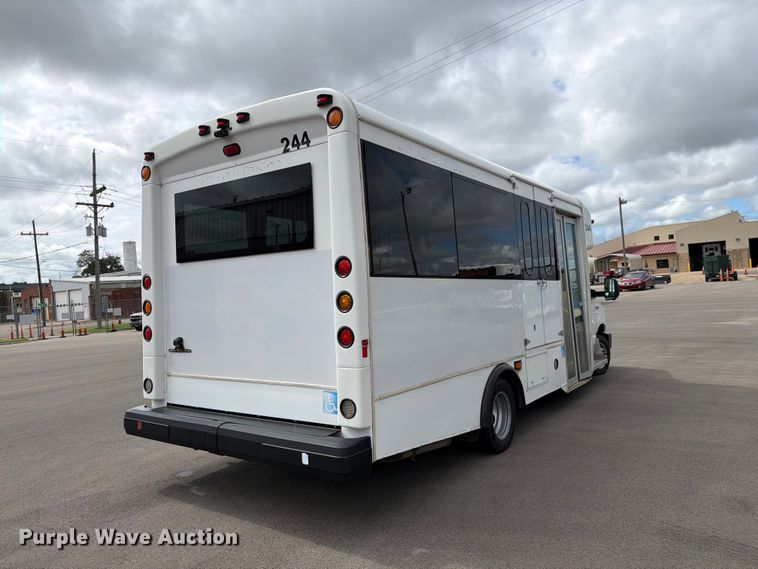 image for item FH6394 2013 Ford Glaval E450 shuttle bus