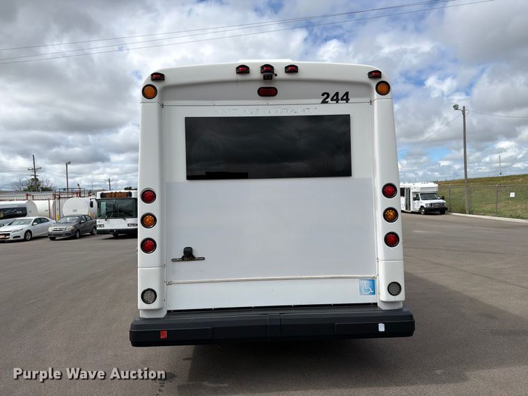 image for item FH6394 2013 Ford Glaval E450 shuttle bus