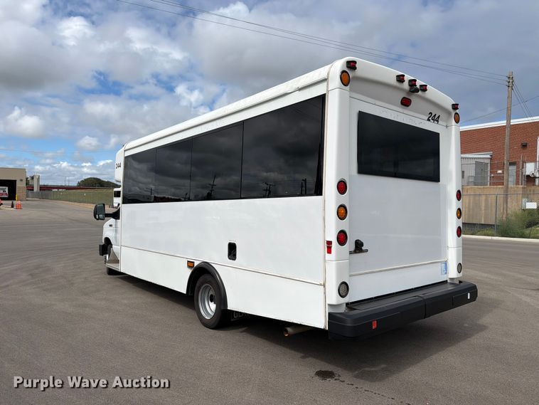 image for item FH6394 2013 Ford Glaval E450 shuttle bus