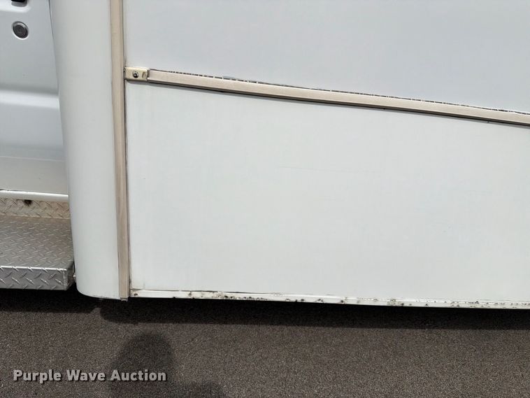 image for item FH6394 2013 Ford Glaval E450 shuttle bus