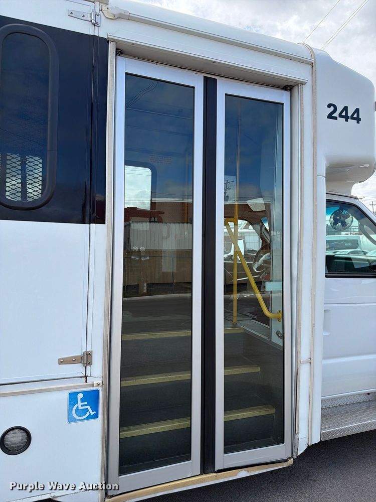 image for item FH6394 2013 Ford Glaval E450 shuttle bus