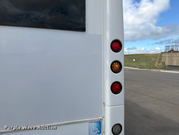 image for item FH6394 2013 Ford Glaval E450 shuttle bus