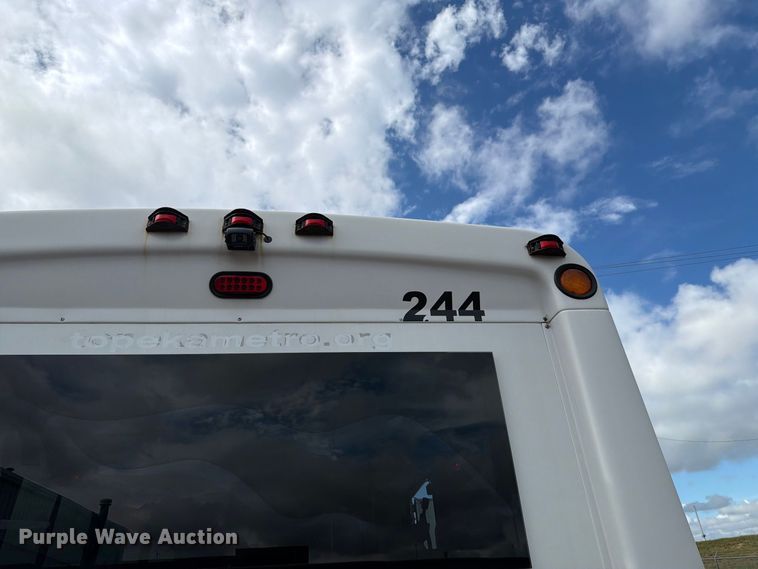image for item FH6394 2013 Ford Glaval E450 shuttle bus
