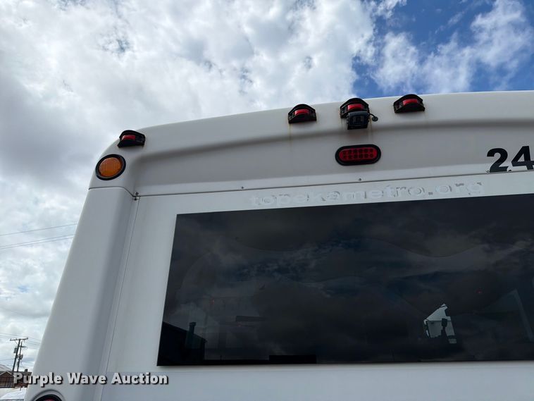 image for item FH6394 2013 Ford Glaval E450 shuttle bus