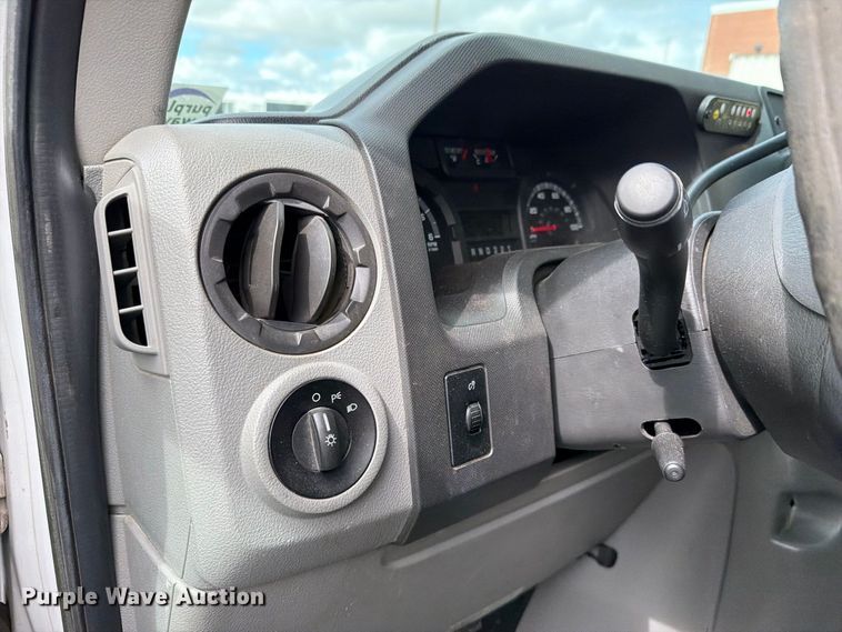 image for item FH6394 2013 Ford Glaval E450 shuttle bus