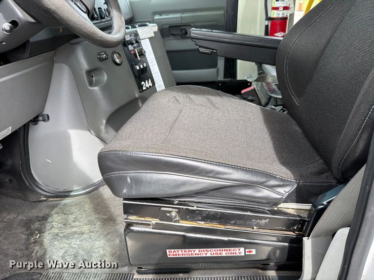 image for item FH6394 2013 Ford Glaval E450 shuttle bus
