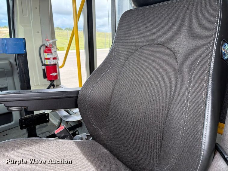 image for item FH6394 2013 Ford Glaval E450 shuttle bus