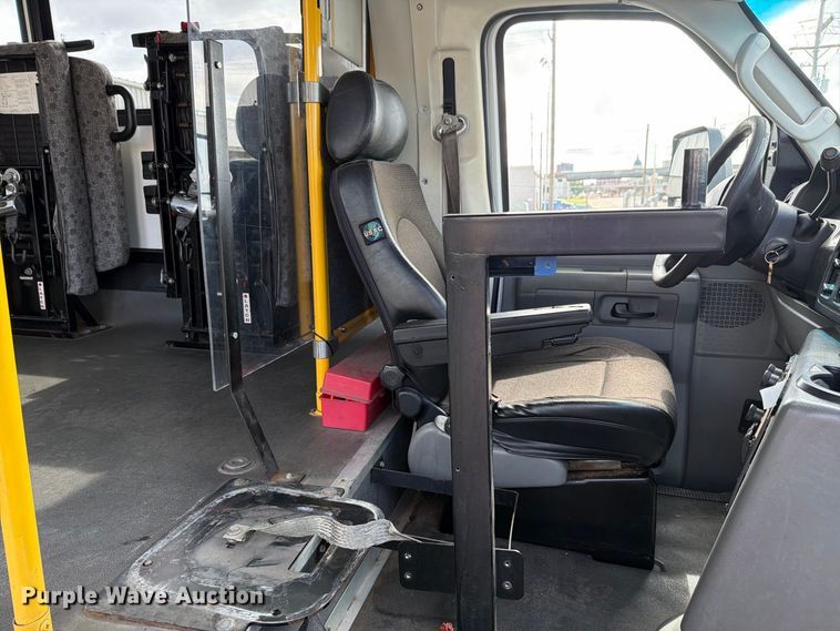image for item FH6394 2013 Ford Glaval E450 shuttle bus
