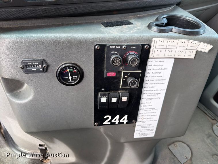 image for item FH6394 2013 Ford Glaval E450 shuttle bus