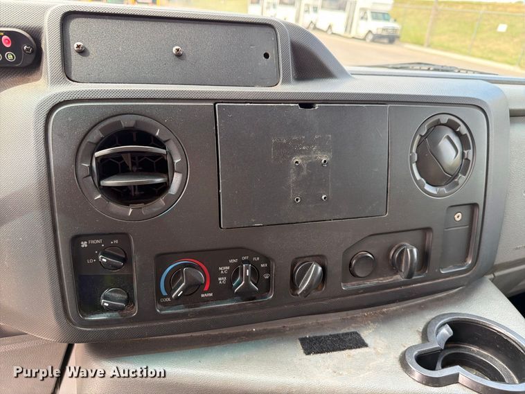 image for item FH6394 2013 Ford Glaval E450 shuttle bus