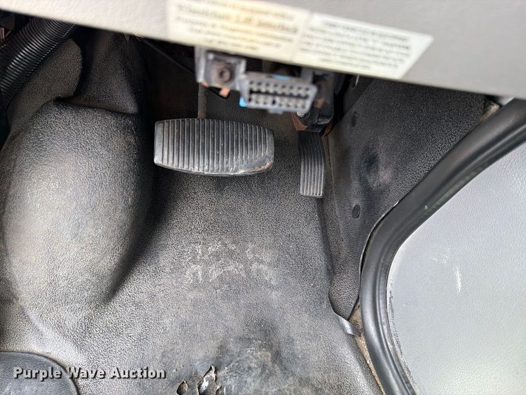 image for item FH6394 2013 Ford Glaval E450 shuttle bus