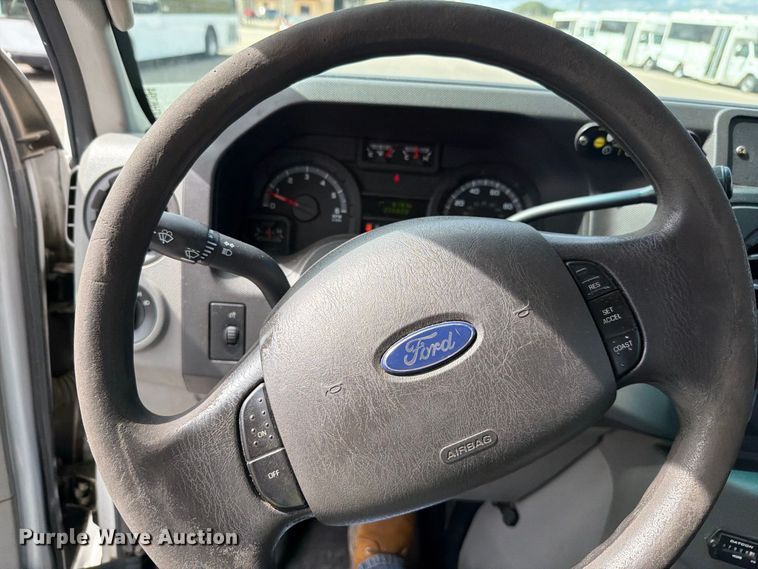 image for item FH6394 2013 Ford Glaval E450 shuttle bus