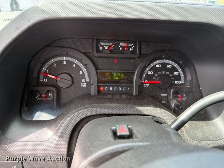 image for item FH6394 2013 Ford Glaval E450 shuttle bus