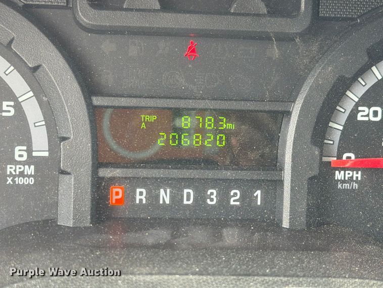image for item FH6394 2013 Ford Glaval E450 shuttle bus