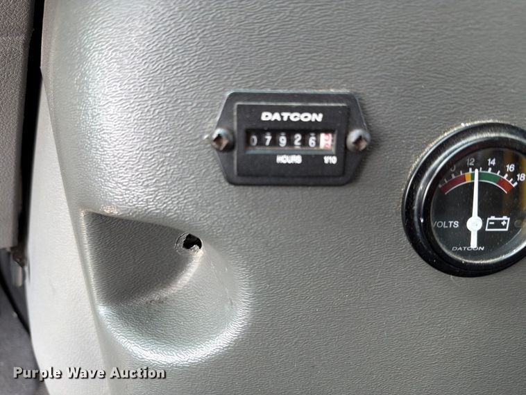 image for item FH6394 2013 Ford Glaval E450 shuttle bus