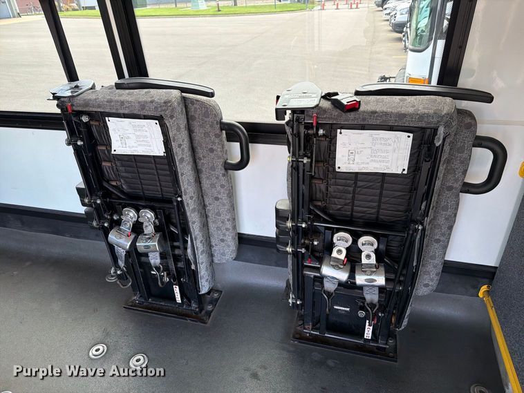 image for item FH6394 2013 Ford Glaval E450 shuttle bus